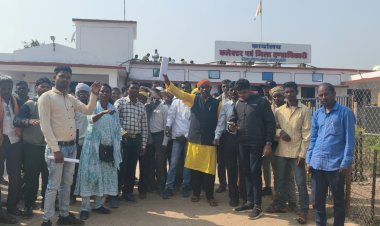 *18 गांव के ग्रामीण सामूहिक वन पट्टा की शिकायत लेकर पहुंचे कलेक्टर जनदर्शन में*