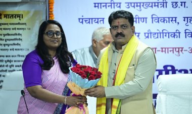 *डिप्टी सीएम विजय शर्मा द्वारा जिला कलेक्ट्रेट कार्यालय में ली गई आवश्यक कार्यवाही हेतु बैठक*