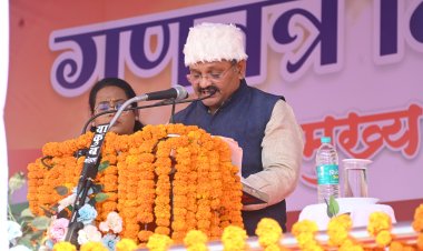 *जिला मुख्यालय मोहला लोकसभा सांसद संतोष पांडे द्वारा किया गया ध्वजारोहण, दी गई सलामी*