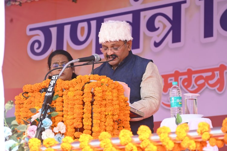 *जिला मुख्यालय मोहला लोकसभा सांसद संतोष पांडे द्वारा किया गया ध्वजारोहण, दी गई सलामी*