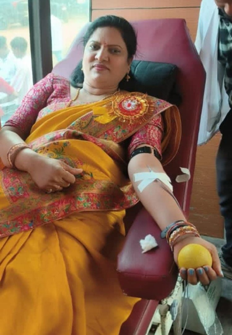 जनपद पंचायत पाटन की अध्यक्ष कीर्ति नायक ने कुर्मी समाज के सामाजिक अधिवेशन में रक्तदान कर मानव सेवा और सामाजिक जिम्मेदारी का प्रेरणादायी संदेश दिया