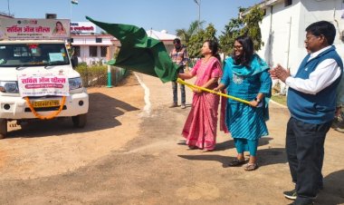 *सर्विस-ऑन-व्हील वाहन को हरी झंडी दिखाकर जिला पंचायत अध्यक्ष एवं कलेक्टर ने किया रवाना*