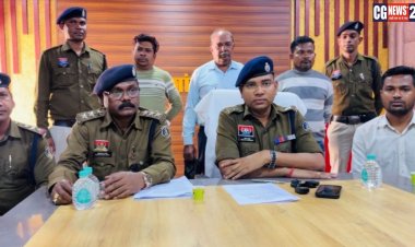 पुलिस कप्तान राजनांदगांव सुश्री अंकिता शर्मा द्वारा अंधे कत्ल की गुथ्थी सुलझाने वाले पुलिस जवानों को नगद ईनाम 10,000/- रूपये प्रदान कर उनका उत्साहवर्धन किया।*