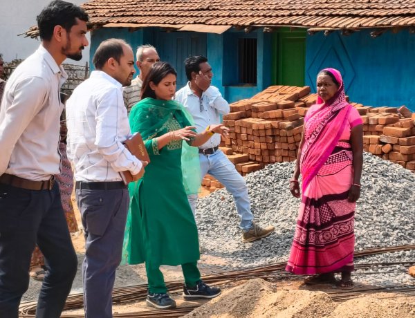 *जिला पंचायत CEO रही मानपुर ब्लॉक के दौरे पर, आवास योजनाओं का किया निरीक्षण*