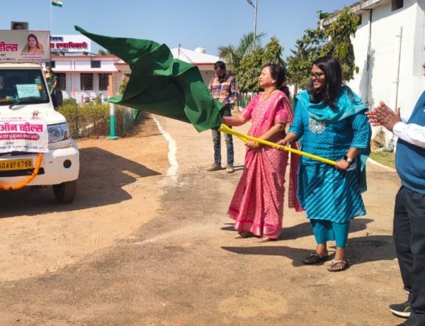 *सर्विस-ऑन-व्हील वाहन को हरी झंडी दिखाकर जिला पंचायत अध्यक्ष एवं कलेक्टर ने किया रवाना*