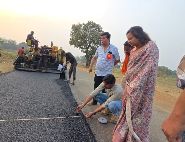 *दौरे के दौरान जिला पंचायत अध्यक्ष ने बीटेझर निर्माणधिन मार्ग का किया निरीक्षण*