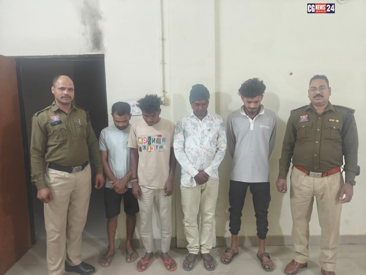 सार्वजनिक स्थान पर शराब पीने वालो के विरूद्ध की गयी आबकारी एक्ट के तहत कार्यवाही*