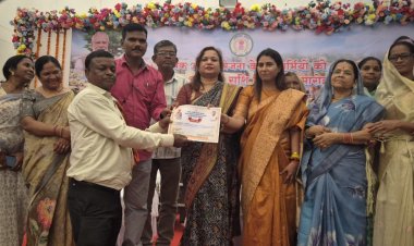 *जिला पंचायत कार्यालय मोहला में कृषक उन्नति योजना कार्यक्रम का किया गया आयोजन, किसानों को मिली फसल की शेष धनराशि*