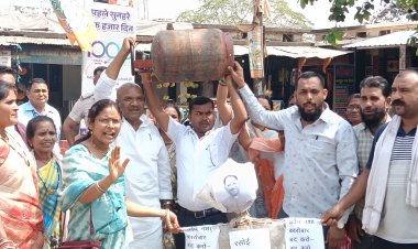 *जिला कांग्रेस कमेटी द्वारा महिला दिवस पर घरेलू LPG गैस के बड़े दाम और नशा के विरोध में, प्रदेश सरकार का पुतला दहन*