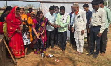 -जिला पंचायत अध्यक्ष ने वार्ड क्रमांक 14 मोहला में, सामुदायिक भवन निर्माण हेतु किया भूमि पूजन*