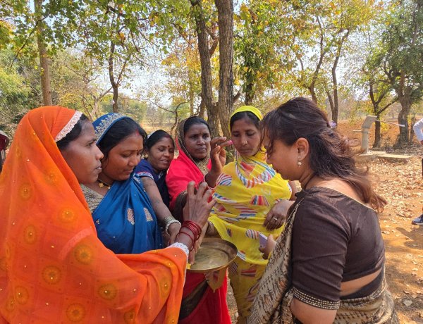 *ग्राम ढारणी में सामुदायिक भवन निर्माण हेतु जिला पंचायत अध्यक्ष द्वारा किया गया भूमि पूजन*