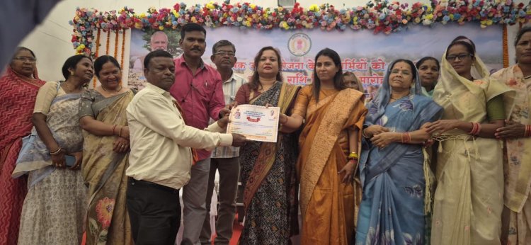 *जिला पंचायत कार्यालय मोहला में कृषक उन्नति योजना कार्यक्रम का किया गया आयोजन, किसानों को मिली फसल की शेष धनराशि*