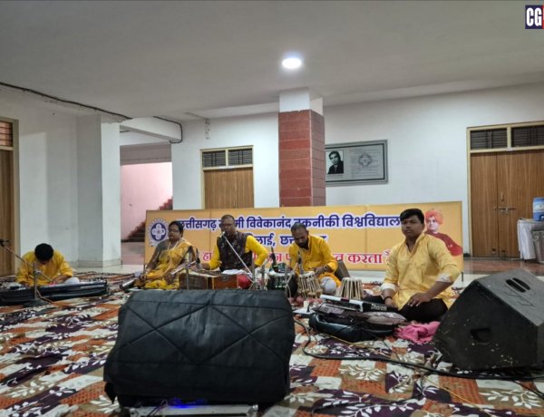 छत्तीसगढ़ स्वामी विवेकानंद तकनीकी विश्वविद्यालय, भिलाई में विश्वविद्यालय के स्थापना दिवस के अवसर पर दिनांक 30 अप्रैल 2026 को संगीतमय सुंदरकांड पाठ एवं आध्यात्मिक संगोष्ठी का गरिमामय आयोजन किया गया। इस अवसर पर विश्वविद्यालय के अधिकारी, कर्मचारी, प्राध्यापकगण एवं बड़ी संख्या में अध्ययनरत छात्र-छात्राओं ने उत्साहपूर्वक सहभागिता की।