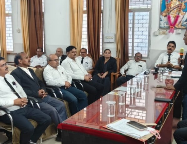 जिला विधिक सेवा प्राधिकरण बालोद द्वारा स्पेशल लोक अदालत के तैयारी के संबंध में लिया गया बैठक