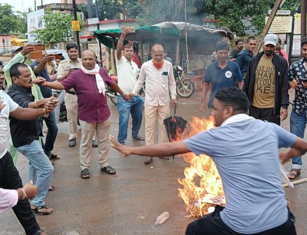 *नीट परीक्षा लीक मामले को लेकर जिला कांग्रेस कमेटी ने जिला मुख्यालय मोहला में किया विरोध प्रदर्शन*