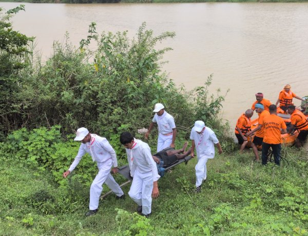 *केन्द्रीय NDRF एवं जिला स्तरीय कर्मचारियों द्वारा बाढ़/आपदा से निपटने हेतु किया गया अभ्यास*