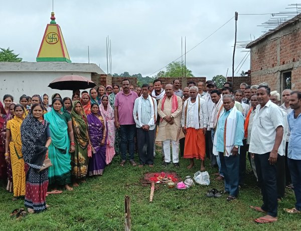 *ग्राम भगवानटोला में सामुदायिक भवन (साहू सामाज)निर्माण हेतु विधायक मांडवी द्वारा किया गया भूमि पूजन*