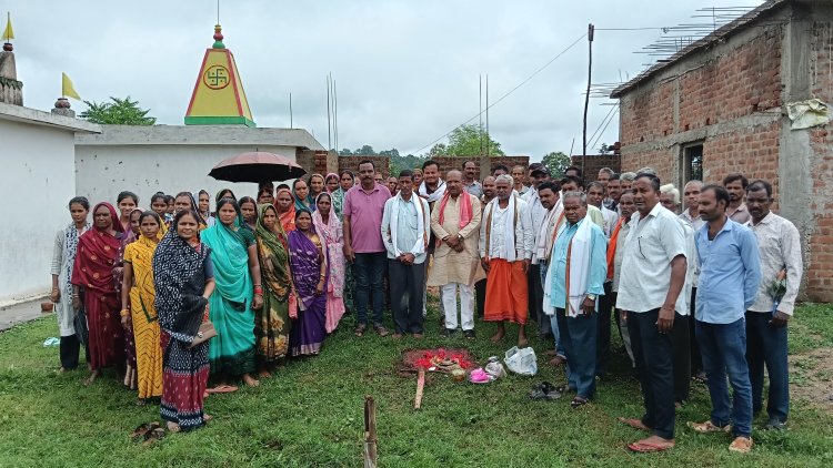 *ग्राम भगवानटोला में सामुदायिक भवन (साहू सामाज)निर्माण हेतु विधायक मांडवी द्वारा किया गया भूमि पूजन*