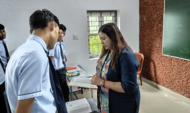 *कलेक्टर तनुजा सलाम रही मानपुर ब्लॉक के दौरे पर, विद्यार्थियों और ग्रामीणों से किया संवाद*