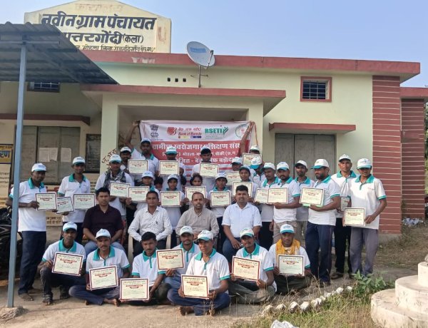 *ग्राम पुतरगोंदी कला में आयोजित ग्रामीण रोजगार प्रशिक्षण राजमिस्त्री कार्यक्रम का हुआ समापन, प्रमाण पत्र समेत बांटे गए आवश्यक सामग्री*
