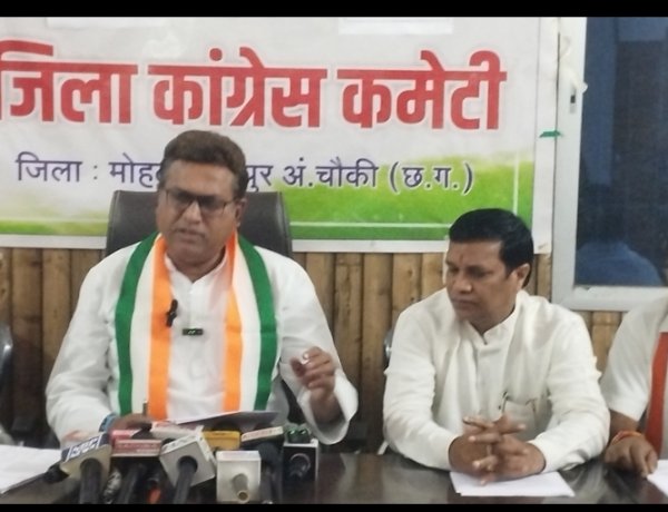 *जिला कांग्रेस कमेटी के द्वारा "वोट बचाओ-देश बचाओ" अभियान के तहत पानाबरस डेरा मोहला में प्रेस कॉन्फ्रेंस का किया गया आयोजन*