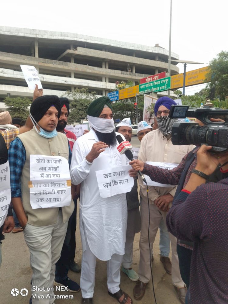 छत्तीसगढ़ की राजधानी रायपुर में पूरे देश में चल रहे किसान आंदोलन को समर्थन देने के लिए छत्तीसगढ़ के ट्रांसपोर्टरों एवं आम आदमी पार्टी ,जनता कांग्रेस छत्तीसगढ़ के समर्थन से प्रदर्शन किया गया