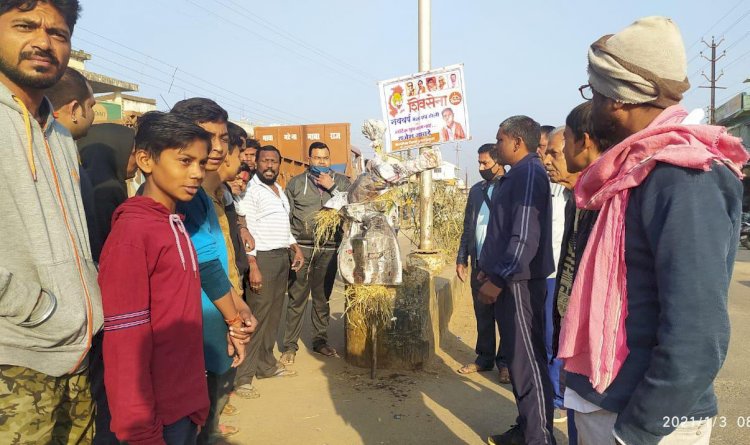 भानुप्रतापपुर-किसान नेता राकेश टिकैत का पुतला फूंका ब्राम्हण समाज ने