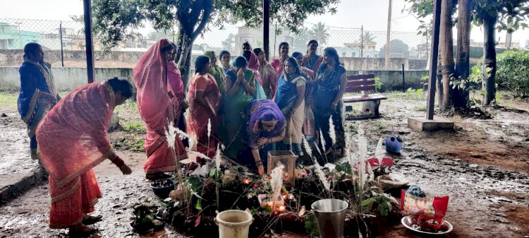 कोडागांव  नगर के शिव मंदिरों में माताओं ने की कमरछठ की पूजा संतान की लंबी आयु के लिए माताओं ने रखा निर्जला व्रत सगरी बनाकर की शिव-पार्वती की पूजा