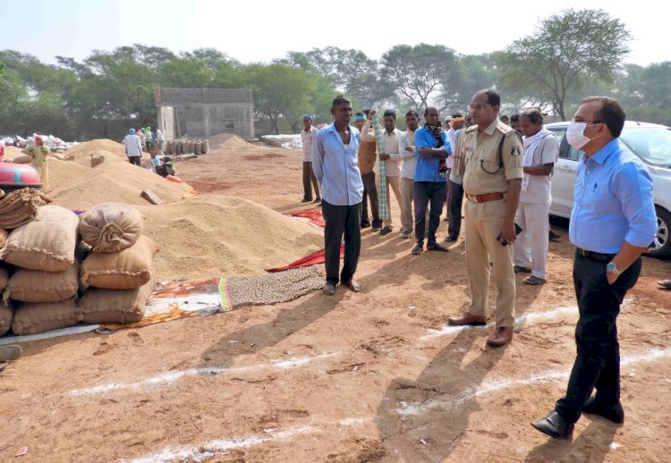 ज़िले की ख़ास खबर जिले के प्रभारी सचिव ने धान उपाजर्न  केन्द्रों का किया आकस्मिक निरीक्षण