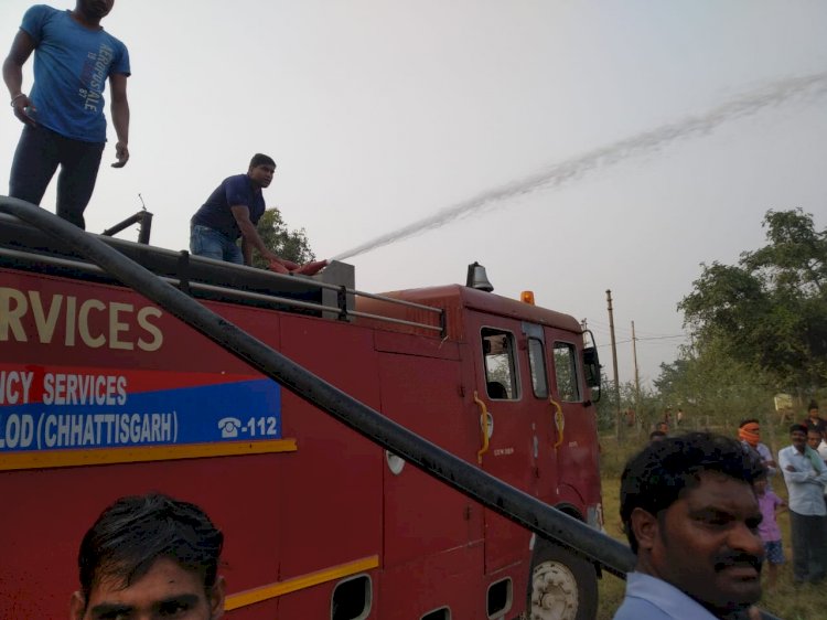 बालोद जिले से बड़ी खबर आ रही है खेरूद में लगी भीषण आग बुझाने लगे निरीक्षक कुमार गौरव