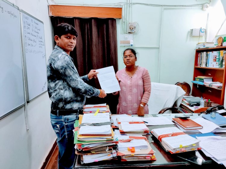 संयज नगर भिलाई में अवैध मादक पदार्थों के विक्रेताओं पर कार्यवाही करने अपर कलेक्टर नुपुर राशि पन्ना ने कलेक्टर दुर्ग की गैरमौजूदगी में लिया सामाजिक कार्यकर्ताओं का ज्ञापन