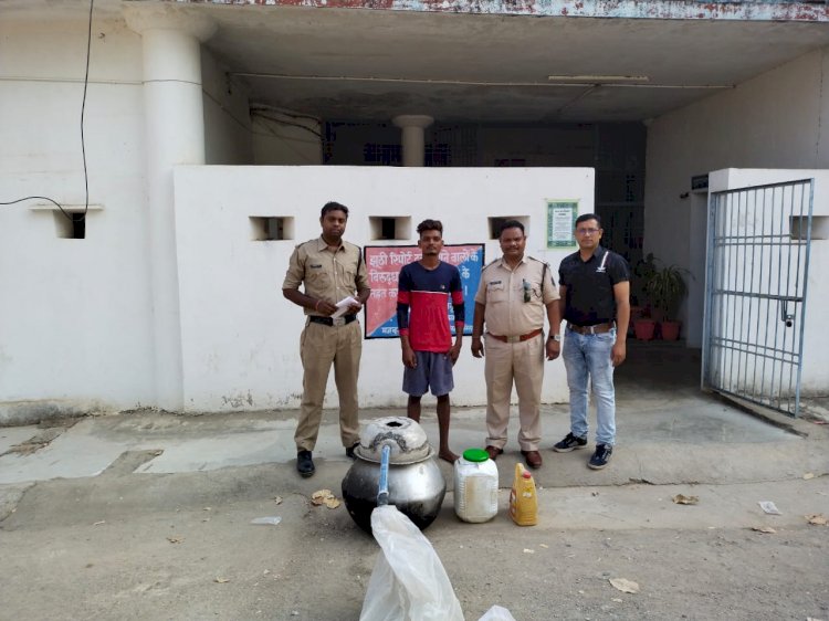 महासमुंद थाना- पिथौरा पुलिस की कार्यवाही 20 लीटर हाथ भट्टी महुआ शराब के साथ एक आरोपी गिरफ्तार,