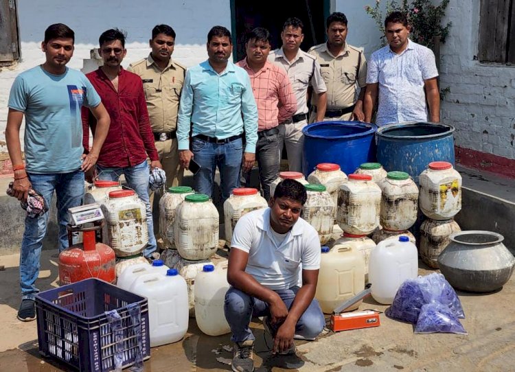 Saiber Cell एवं चौकी लवन पुलिस ने संयुक्त कार्यवाही कर ग्राम मरदा में महुआ शराब बनाने की देशी जुगाड़ वाली फैक्ट्री का किया भंडाफोड़