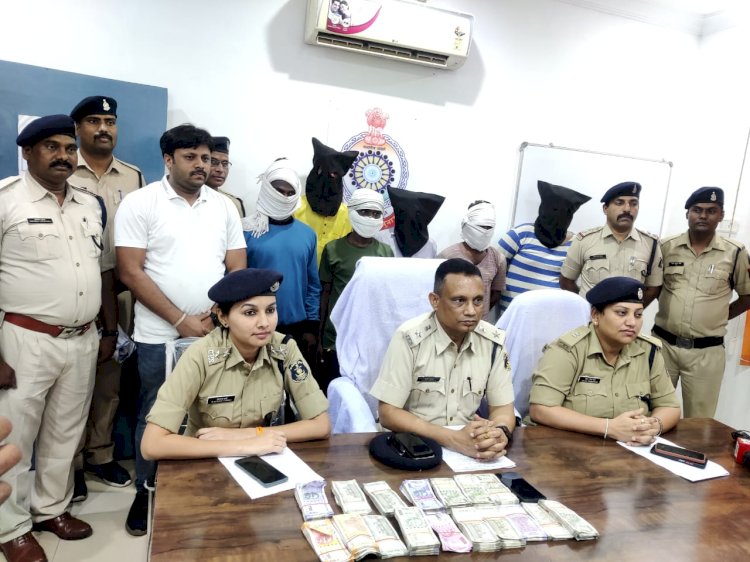 9 लाख रुपये की डकैती करने वाले 6 आरोपियों को महासमुंद पुलिस ने पकड़ा..डकैती में पुराने कर्मचारी निकला मास्टर माइंड...
