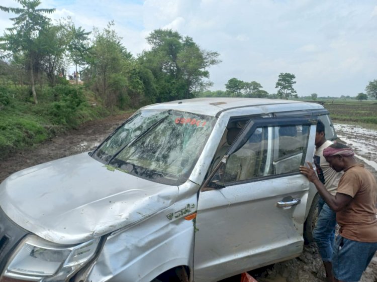 बागबाहरा रोड सिद्ध बाबा जंघोरा नाला के पास एक गाड़ी अनियंत्रित होकर खेत में गिरी जानिए खबर में