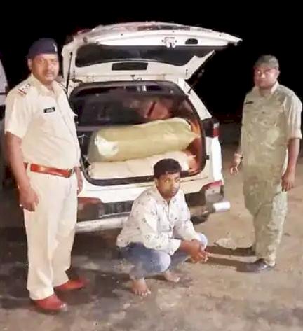 सांकरा पुलिस ने एक कार से 50 किलो गांजा बरामद की जानिए खबर में