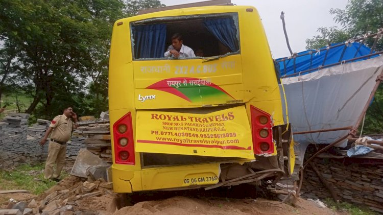 सरायपाली से रायपुर जाने वाली रॉयल बस का एक्सीडेंट मामला जानिए खबर में