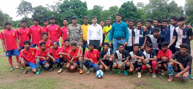 फुटबॉल प्रतियोगिता का आयोजन; आईपीएस पुष्कर शर्मा, अतिरिक्त पुलिस अधीक्षक, नक्सल ऑप्स ने किया फुटबॉल टूर्नामेंट का शुभारंभ जानिये इस क्षेत्र की खबर