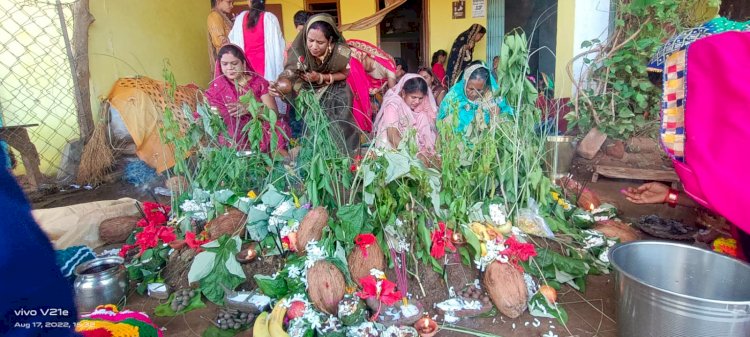 संतान की दीर्घायु के लिए माताओं ने रखा कमरछठ का व्रत, पसहर चावल से महकी घरों की रसोई