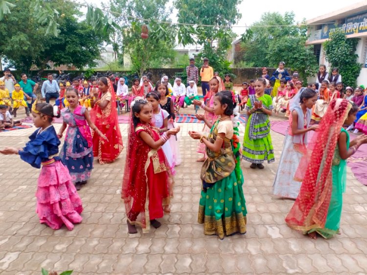 सरस्वती शिशु मंदिर में मनी जन्माष्टमी, बच्चों ने राधा कृष्ण के वेशभूषा में किया नृत्य 