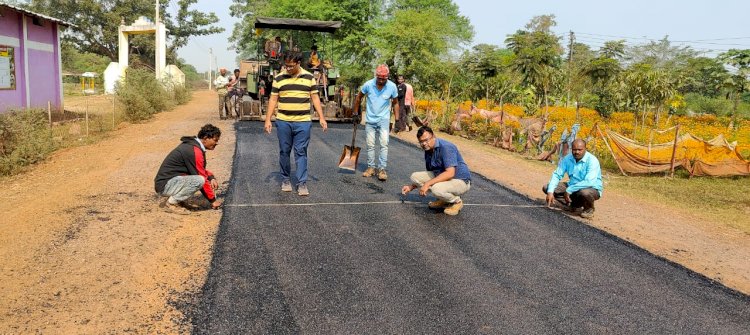 प्रधानमंत्री ग्राम सड़क योजना अंतर्गत पीपरछेड़ी से लिमोरा-मुजगहन मार्ग में डामरीकरण का कार्य प्रारंभ