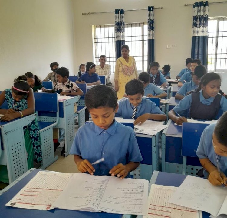 जिले में आज एकलव्य आदर्श आवासीय विद्यालय में कक्षा छठवीं में प्रवेश हेतु परीक्षा सम्पन्न
