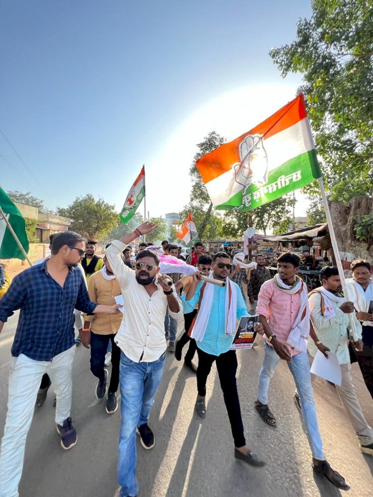 दिल्ली में धरने पर बैठे महिला पहलवानों के पक्ष में बालोद के युवा कांग्रेस के कार्यकर्ताओं ने अपना समर्थन देते हुए कुश्ती महासंघ के अध्यक्ष बृजभूषण शरण सिंह के पुतले कि शव यात्रा निकाल कर मुक्तिधाम पहोचे