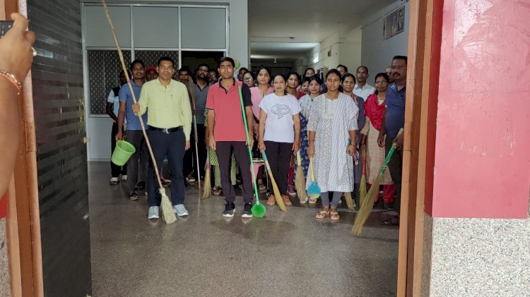 स्वच्छता ही सेवा कार्यक्रम के तहत कोंडागांव पुलिस द्वारा किया गया श्रम दान बेहतरीन रहा