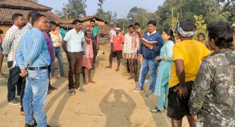 एसडीएम डौण्डी सुश्री प्राची ठाकुर ने ग्राम सुकड़ीगुहान में कमार जनजाति के लोगों से की मुलाकात