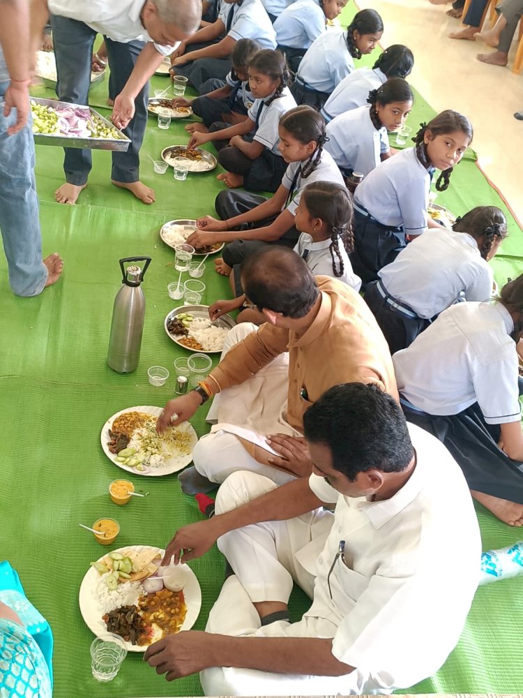 विधायक ने शुरू की न्योता भोजन की बेहतरीन पहल अपनी नातिन के साथ साथ छात्रा कल्याणी  का मनाया गया जन्मदिन.....