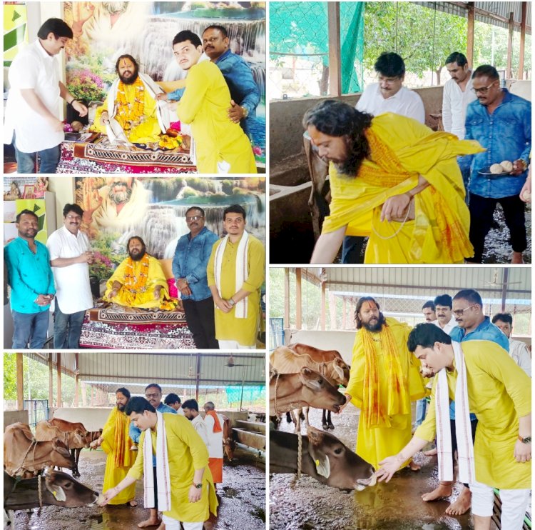 जामड़ी पाटेश्वर धाम के महात्यागी श्रीराम बालक दास जी महाराज के अवतरण दिवस पर अनेकों भक्तों ने आश्रम पहुचकर संत को दी शुभकामनाये   संतके अवतरण दिवस पर नंदी गौशाला में गौ भंडारा का भी आयोजन इस शुभ अवसर पर जिला मंत्री भाजपा जयेश ठाकुर, कुँवर लाल निवेंद्र सिंह टेकाम,