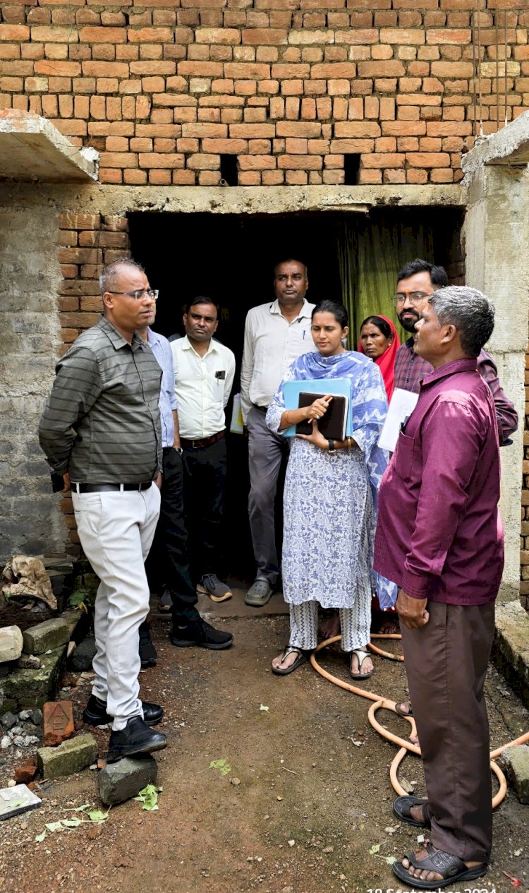 जिला पंचायत मुख्यकार्यपालन अधिकारी डॉ संजय कन्नौजेे ने जिले में प्रधानमंत्री आवास तथा आंगनबाड़ी भवन एवं पीएम स्कूल का किया औचक निरीक्षण