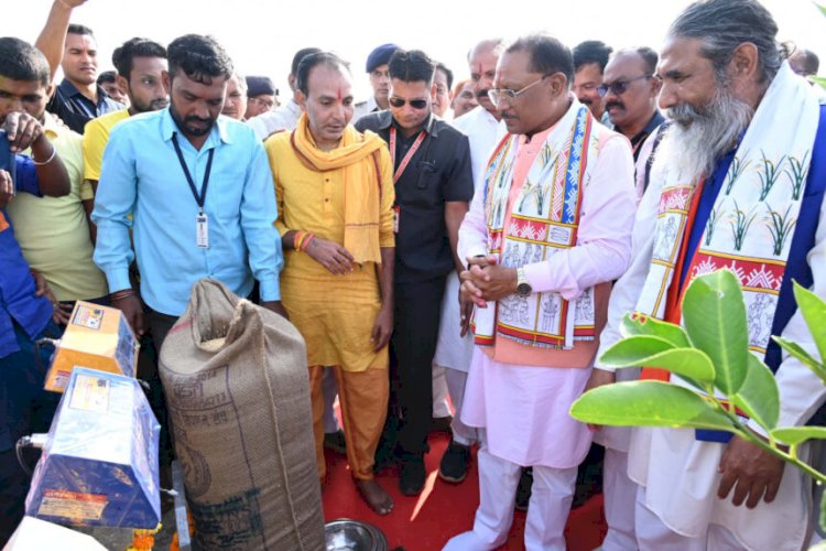 सीएम साय ने प्रदेशव्यापी धान खरीदी महापर्व का किया शुभारंभ, मुख्यमंत्री की मौजूदगी में किसानों ने बेचा अपना धान