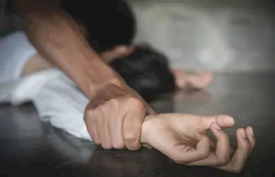 CRIME : काम से घर लौट रही युवती को सुनसान इलाके में लेजाकर दुष्कर्म, आरोपी गिरफ्तार